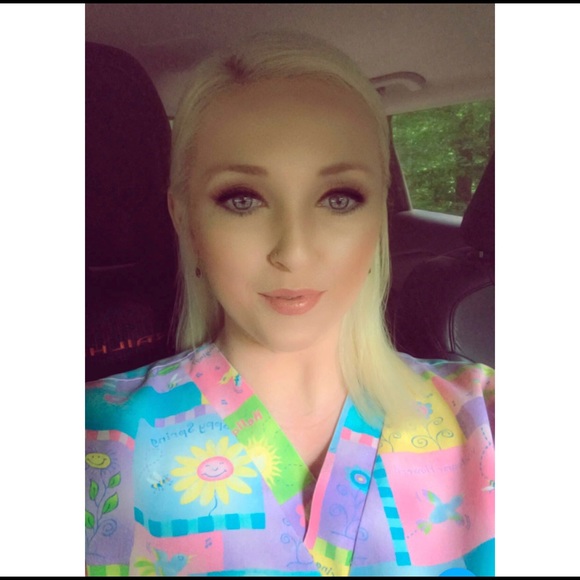 Meet your Posher, Laura - Picture 2 of 6